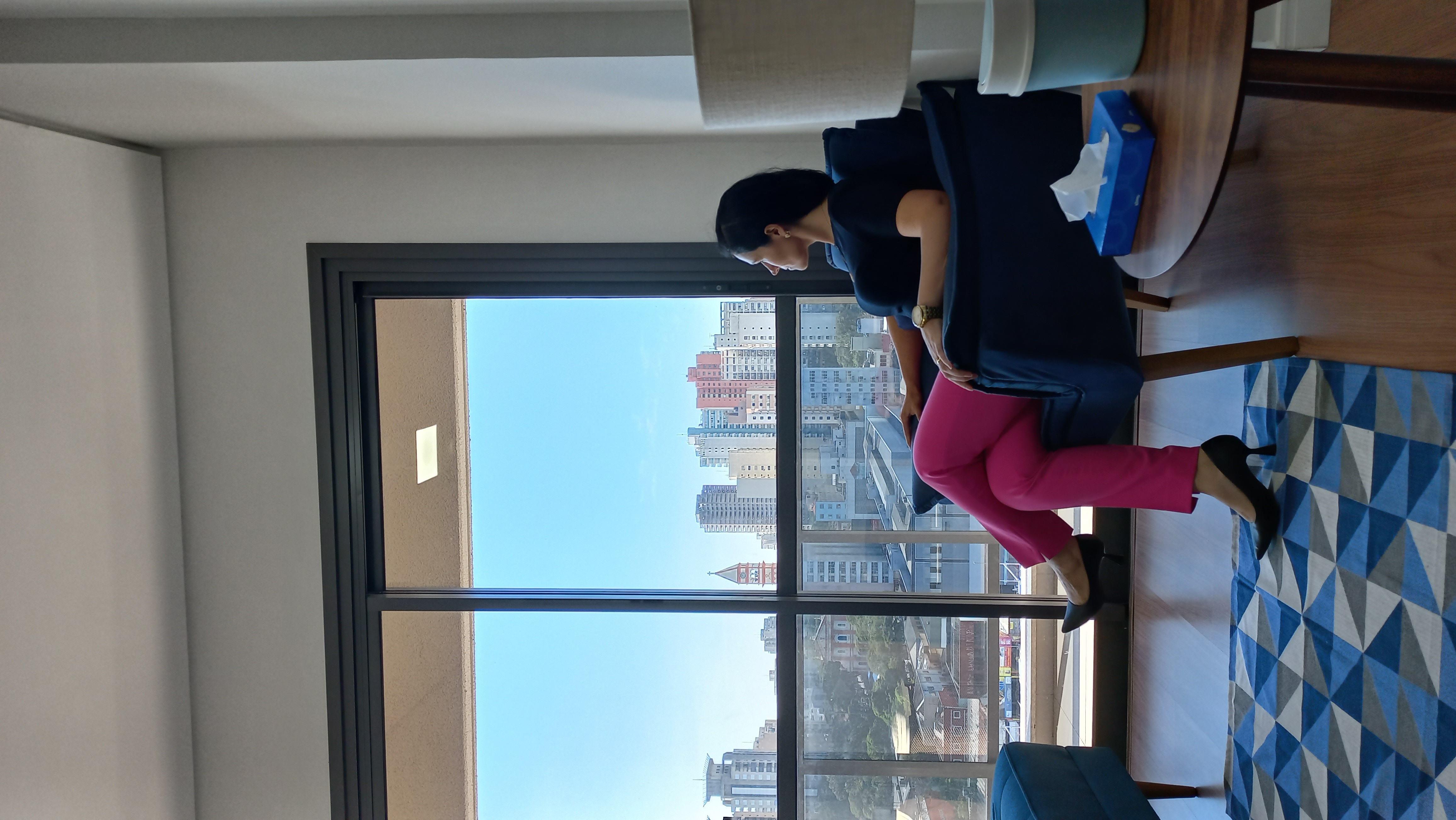 Fabíola Gomes em seu consultório